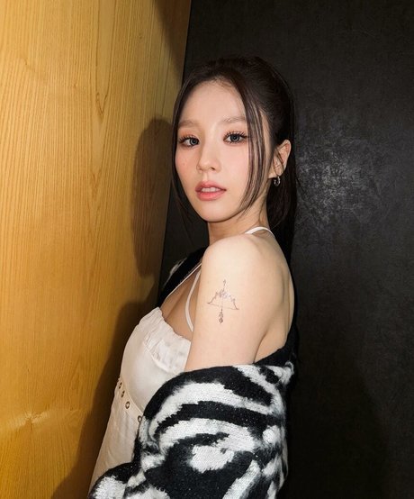 HeeJin naked actress gallery