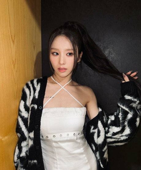 HeeJin top model gallery