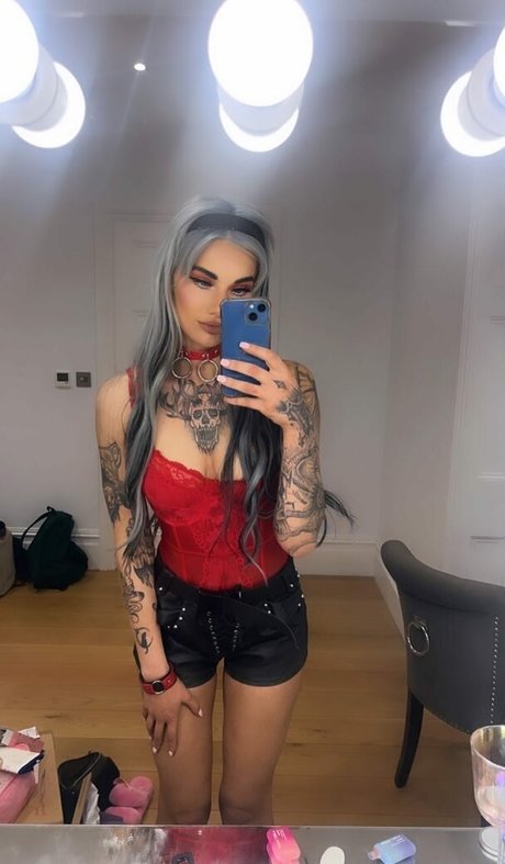 Hannah Taylor naked model picture