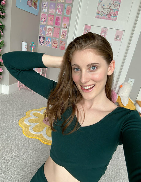 emilybel art model image