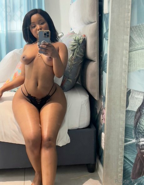 petitetumi sexy star photos