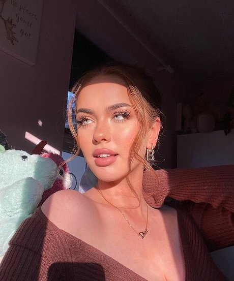 Neave Dare xxx actress image