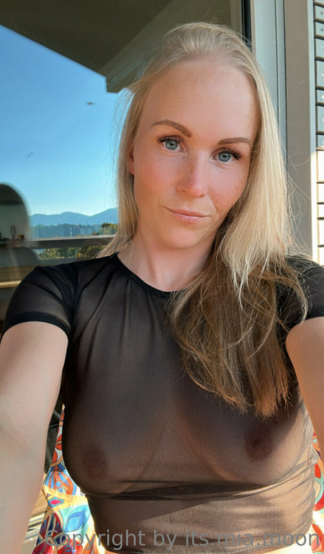 Mia Moon nude star images