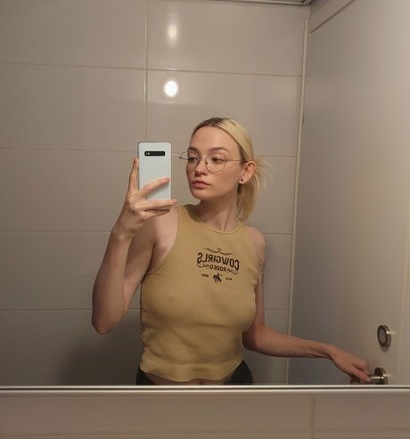 akchoriii model pretty photos