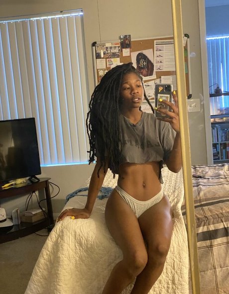 thehazelgrace model top photo