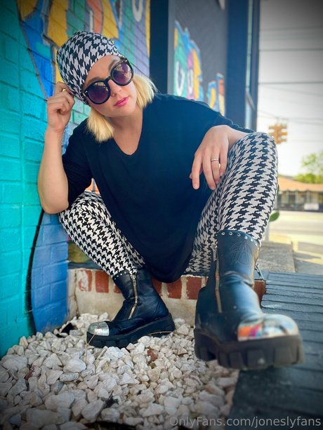 Lindsay Jones pretty pornstar archive