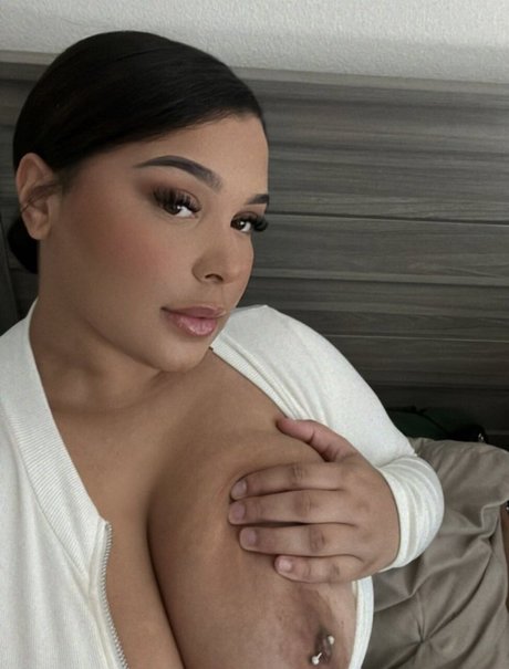 Laixxx_ nudes model image