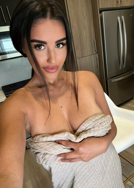 Sara Shah star sexy pictures