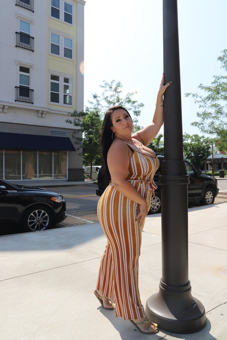 curvy teen onlyfans exclusive photos