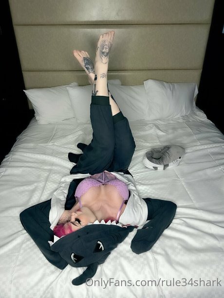 Holofox_ xxx model pictures