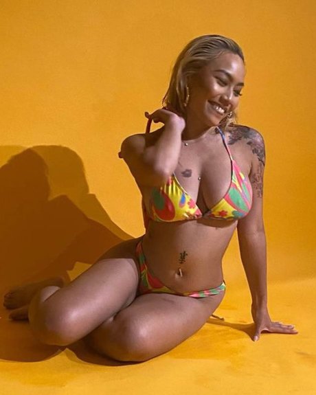 Victoria Kuang_ model hd pic