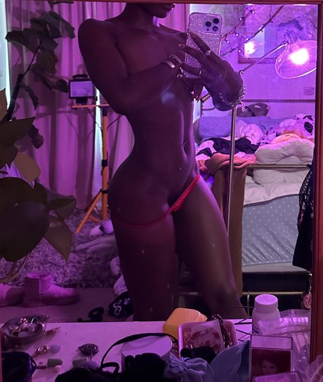 Bia Bates erotic pornstar archive