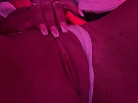 Liv Greenwell_ model xxx pic