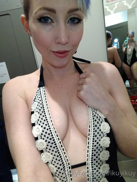 Ikuy Cosplayer xxx actress pics