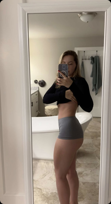 blonde shemale onlyfans porno gallery