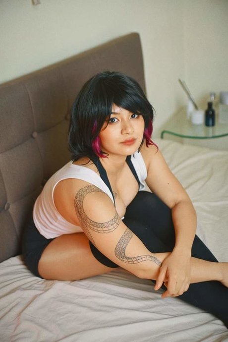 Nyaaati model xxx photo