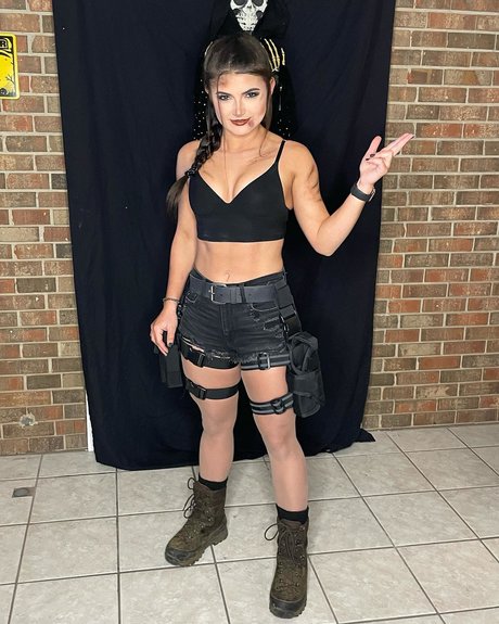 Hannah Barron star top img