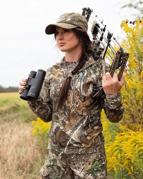 Hannah Barron naked actress photos