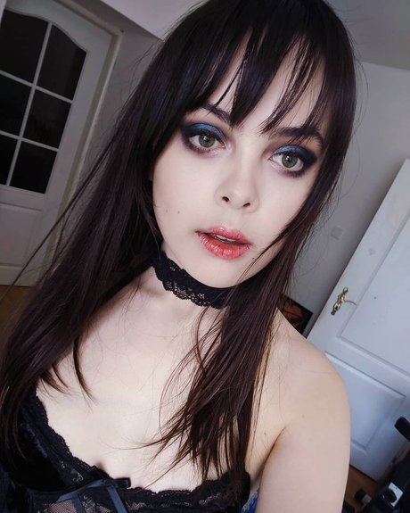 Hailly Senpai naked star img