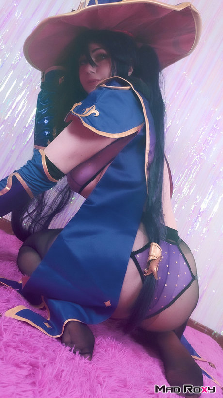 Mad Roxy beautiful actress image