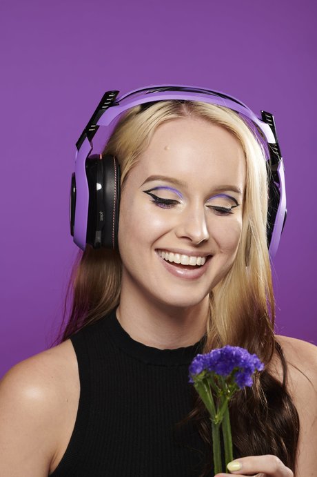 Sonja Reid_ sexy model picture