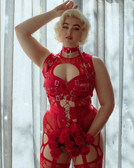 Stefania Ferrario star pretty photos