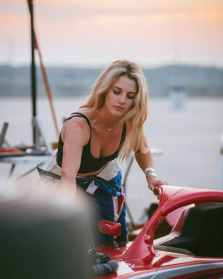 Lindsay Brewer xxx model photos