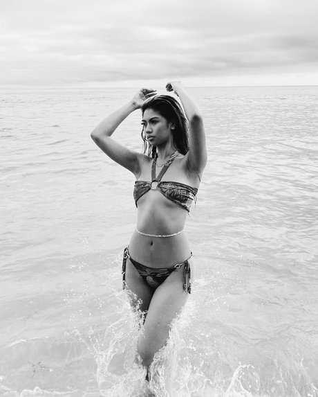 Alyanna Joelle nude pornstar img