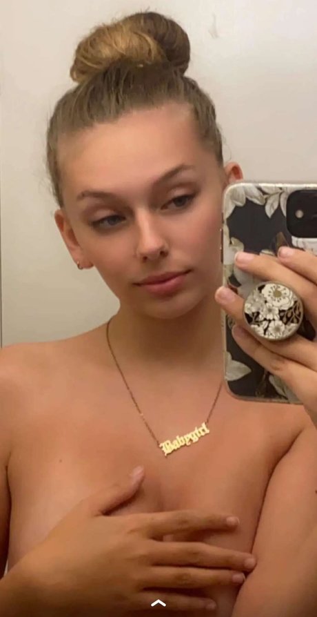 Lydia Renae model porn pictures