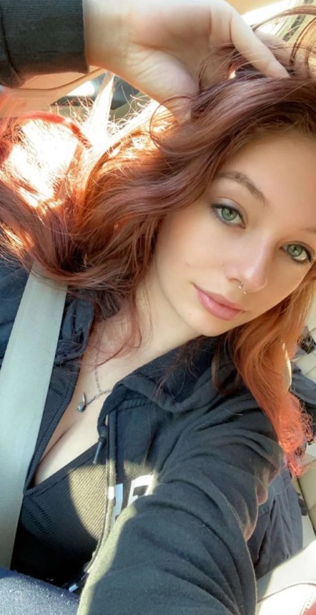 Lydia Renae model pornographic photo