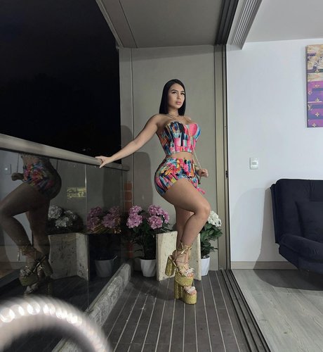 Colombiana Bombshell Mel star top photos
