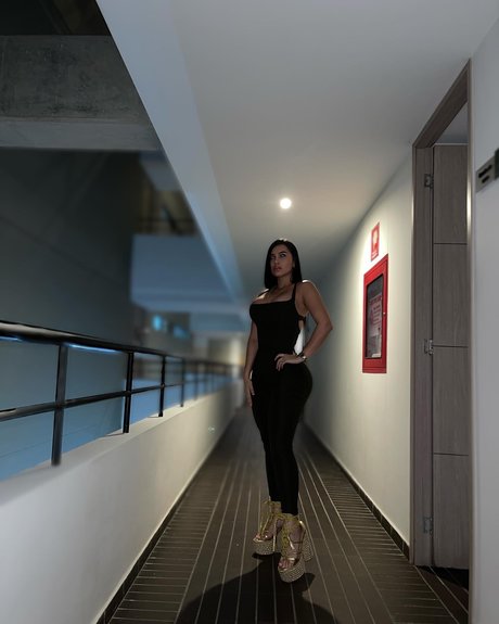 Colombiana Bombshell Mel nudes star gallery