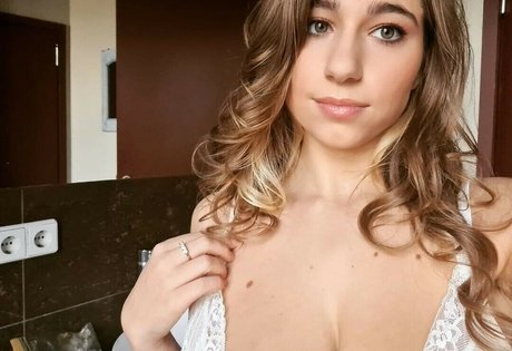 Yonia perfect model images