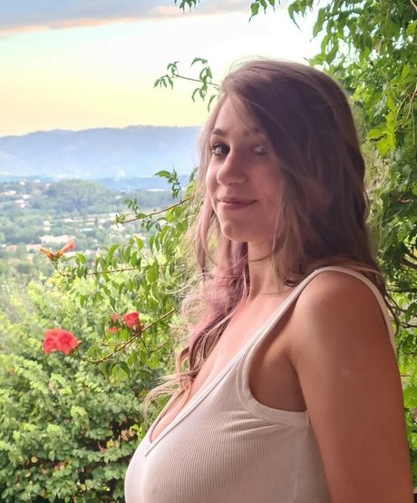 Yonia art model photos