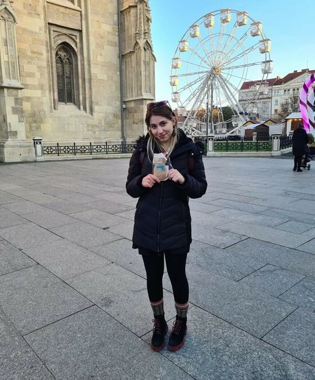 Yonia xxx model photo