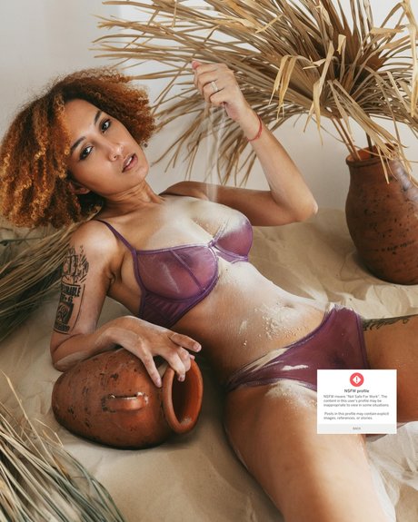 Hey Solange_ model erotic photos