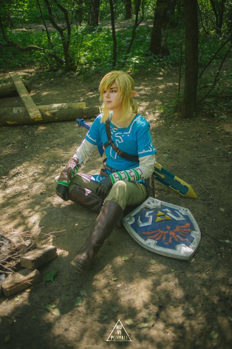 Adamae Dono model hot image