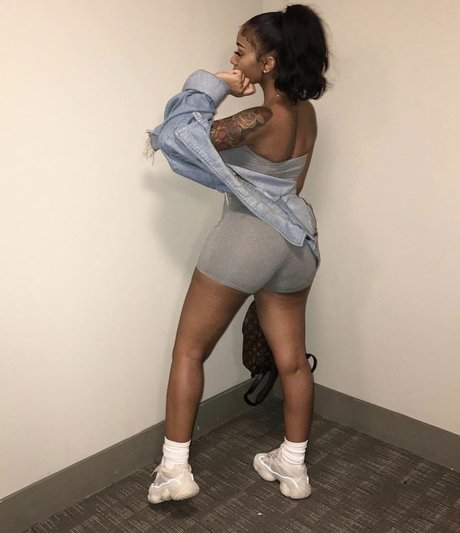 tranny onlyfans erotic img