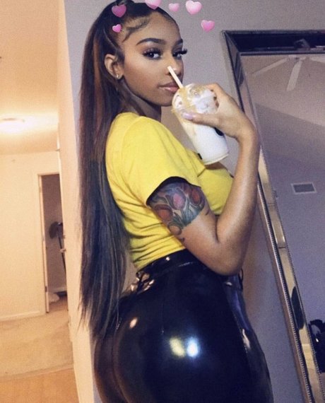 Ashley Burgos free model picture