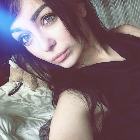 Elyse Summer star nude img