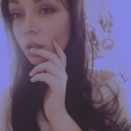 Elyse Summer porn star pictures