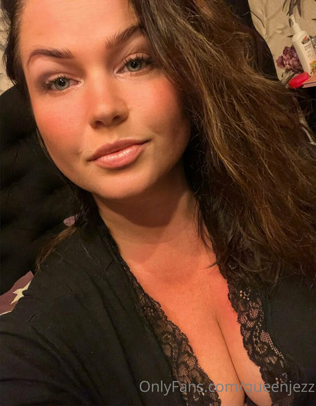 Queenjezz adult star images