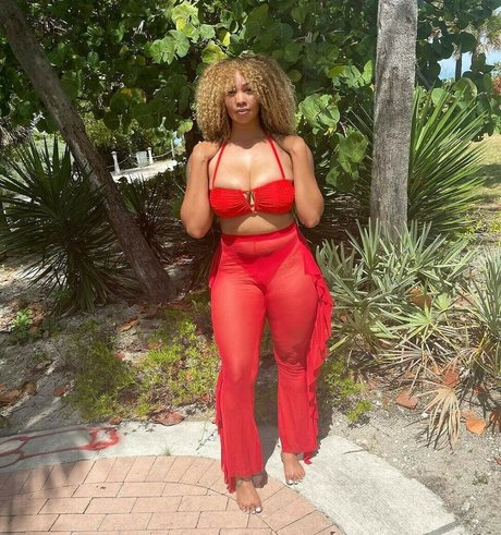 God Beth model perfect pictures