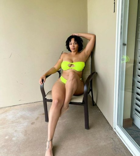 God Beth sexy model gallery