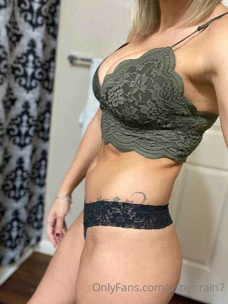 Aspen Rain naked model gallery