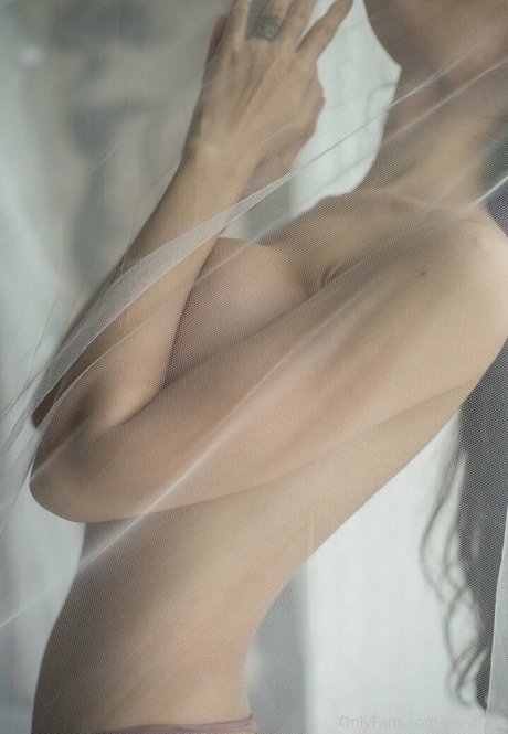 Ploytiger nude model img