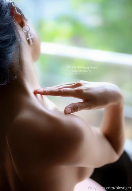 Ploytiger hot model image