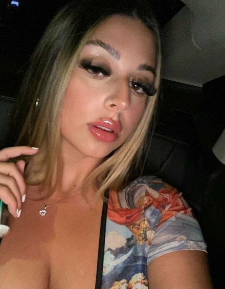 Submissive Skylar porn model image