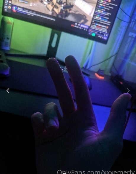 xEmerly model nude gallery