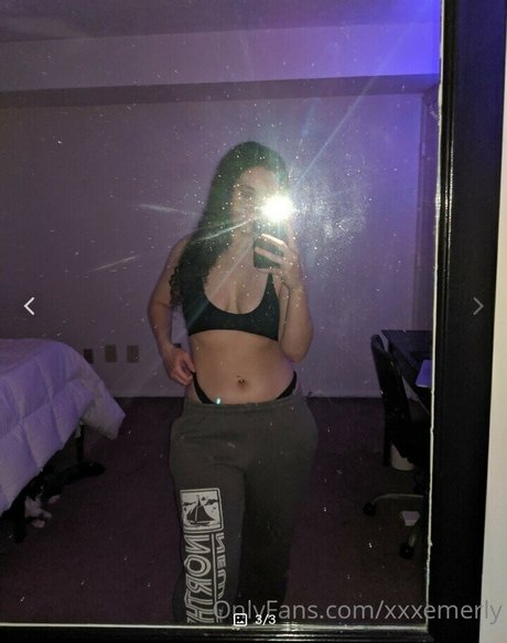 xEmerly erotic actress img